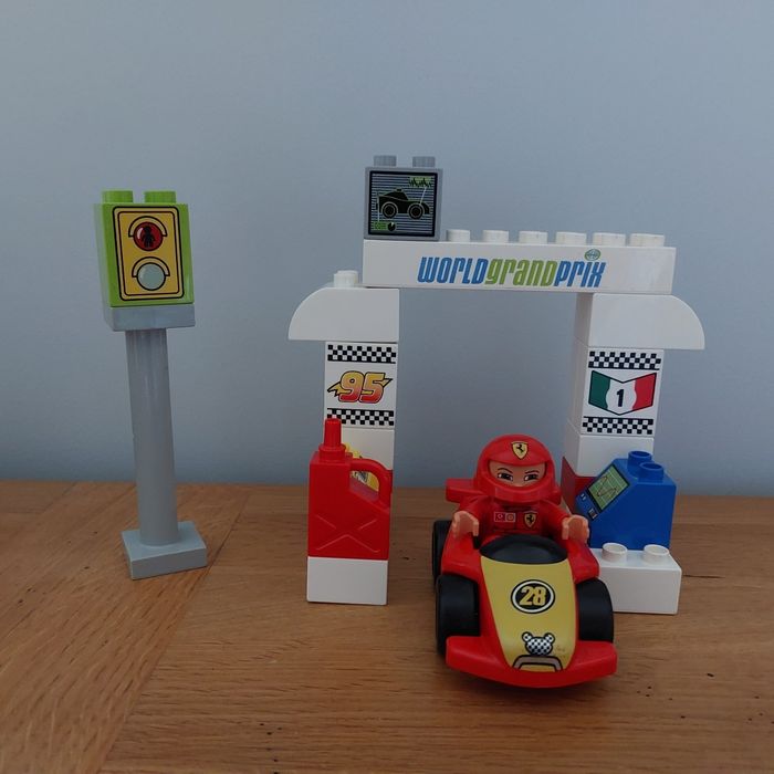 Lego Duplo - Thème : course automobile - photo numéro 4