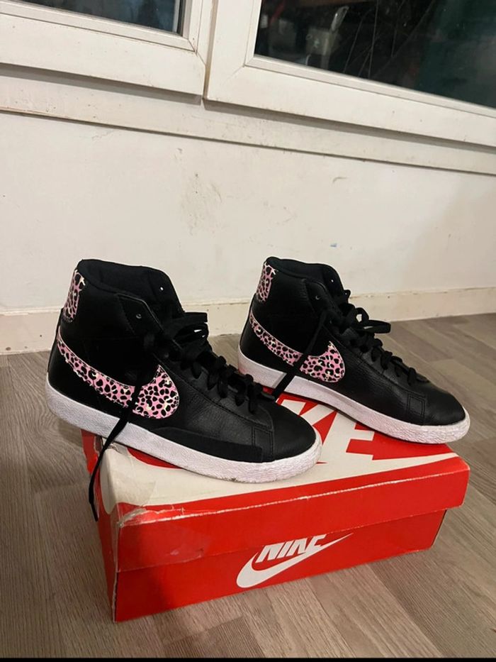 Chaussure Montante Nike blazer Mid taille 38,5