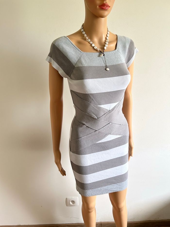 Robe grise et argentée à manches courtes Morgan taille M TBE (taille petit) - photo numéro 2