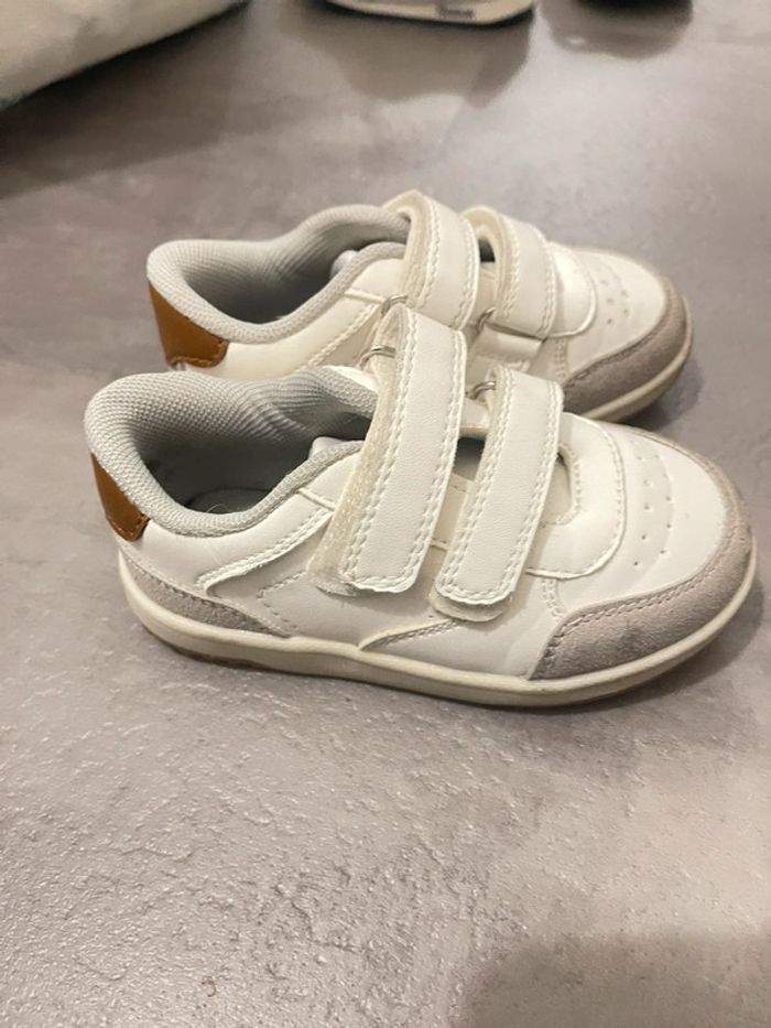 Chaussures garçon taille 23