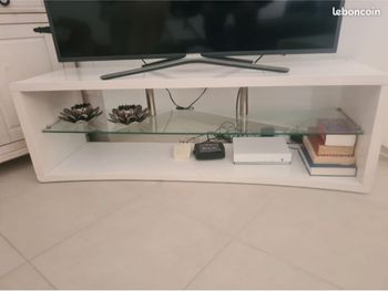 Meuble pour un télé