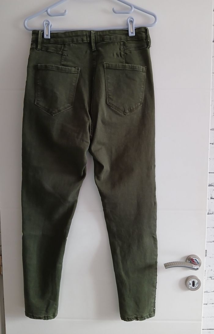 Pantalon Bershka
Taille 42 - photo numéro 2