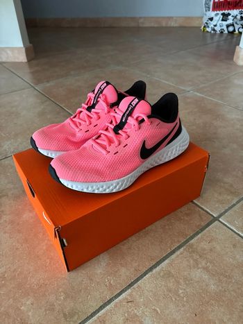Baskets Nike révolution 36.5