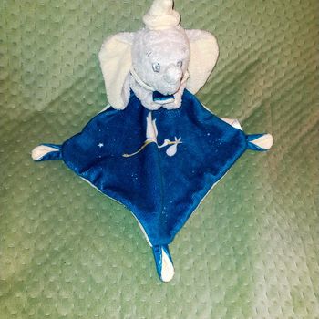 Doudou Dumbo plat bleu, blanc, gris cigogne Disney Baby