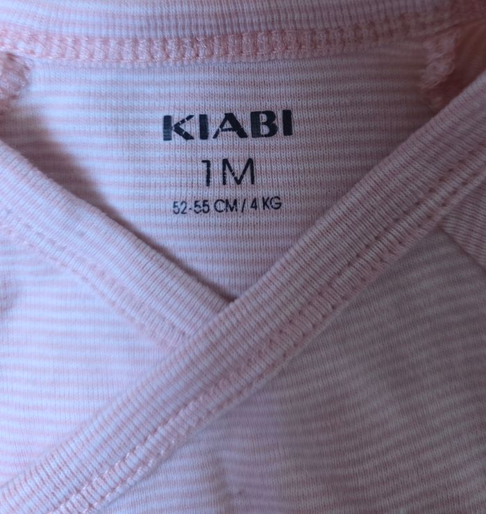 Lot de Bodies neufs. Kiabi. 1mois. - photo numéro 3