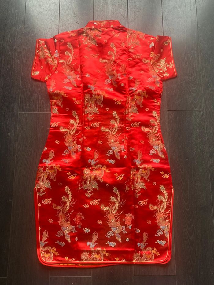 Robe Chinoise rouge motifs dragons taille 46 dimensions en description