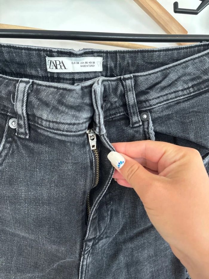 Jean noir à trous Zara taille 38 - photo numéro 4