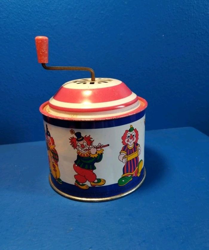 Boîte à musique avec manivelle