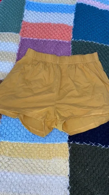 Short fille