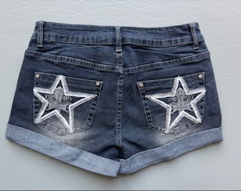 Short denim étoiles brodées style Y2K chic 
