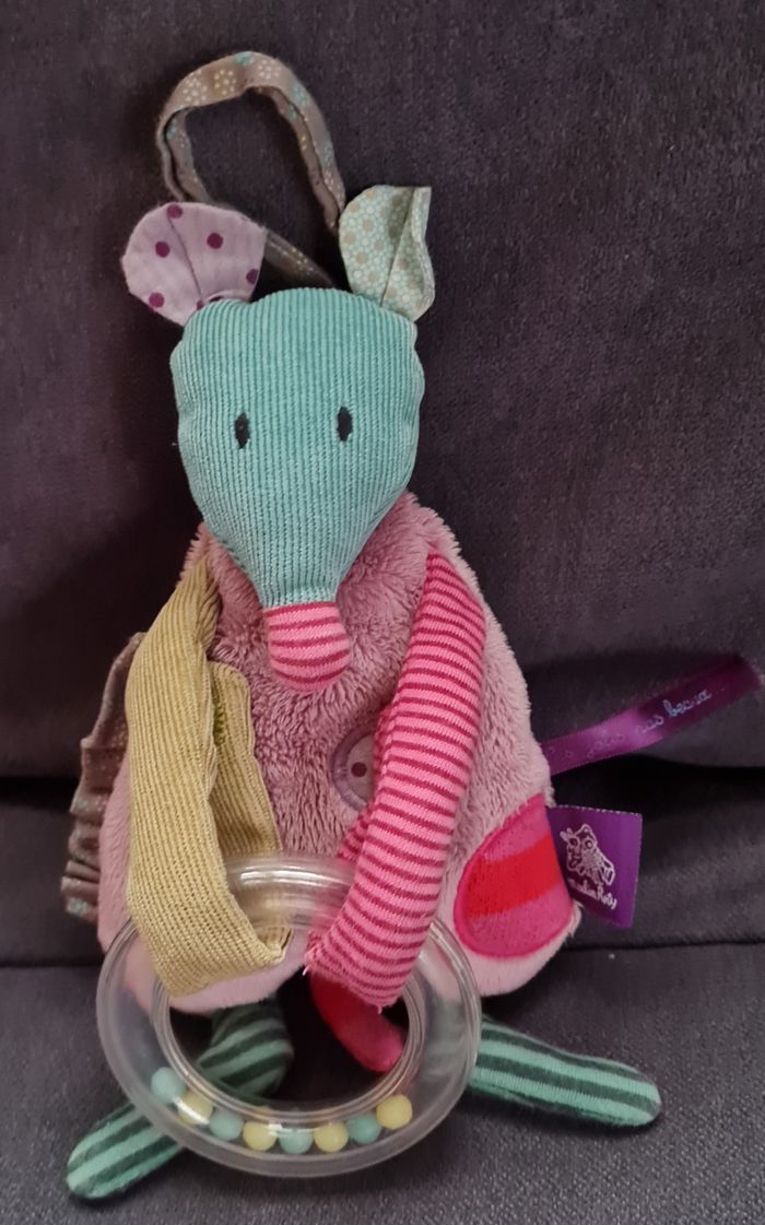 Doudou peluche souris avec anneau - Les jolis pas beaux- Moulin Roty