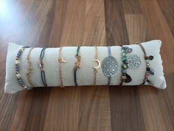 Joli bracelet neuf divers motifs