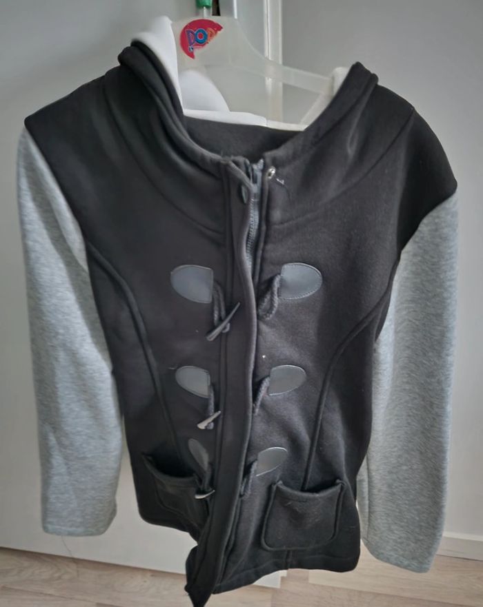 Veste femme à capuche par fermeture eclair