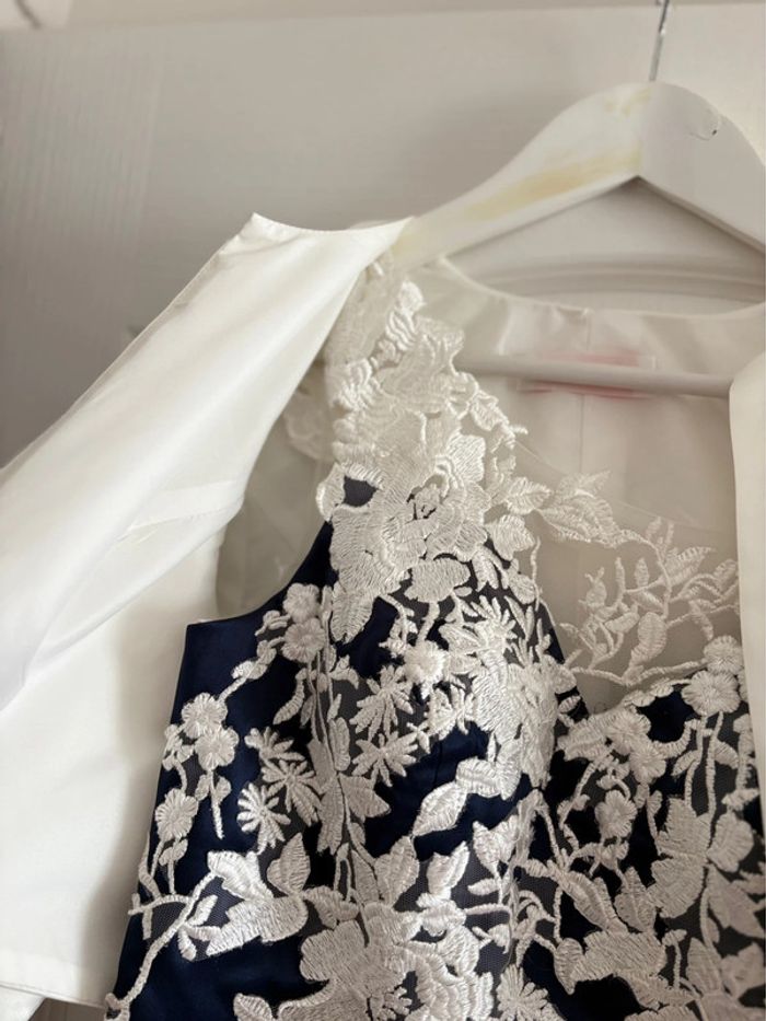 Robe de cocktail/mariage - bleu marine et blanche - dentelle - neuve jamais portée - taille 38/M - photo numéro 4