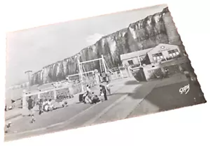 Carte postale ancienne Saint-Valéry-en-Caux (Seine-Maritime) Le Casino