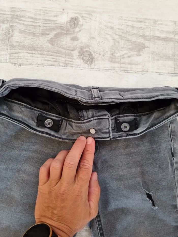 Jeans Skinny, effet usé (acheté comme ça) Taille 10 ans - photo numéro 8