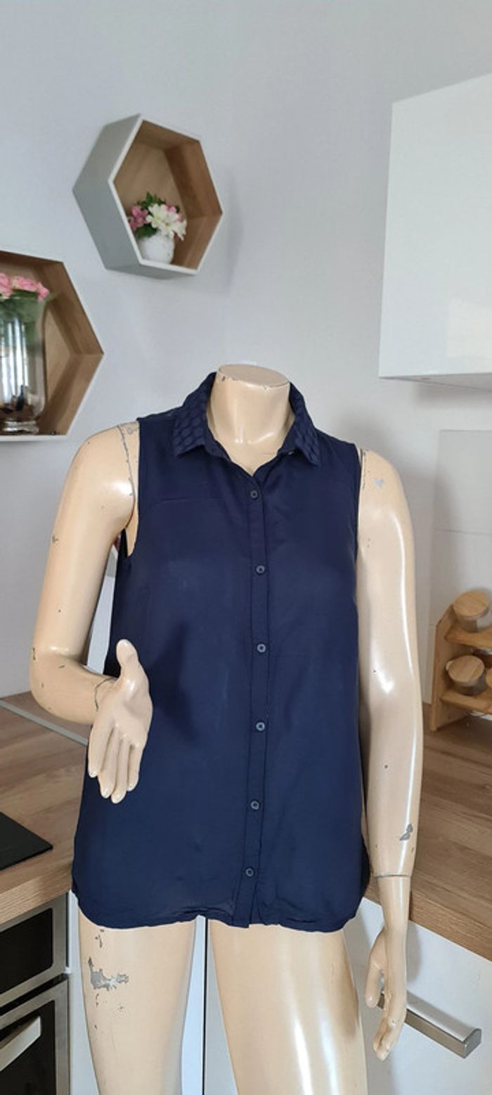 tres jolie chemisier bleu taille 36 c&a