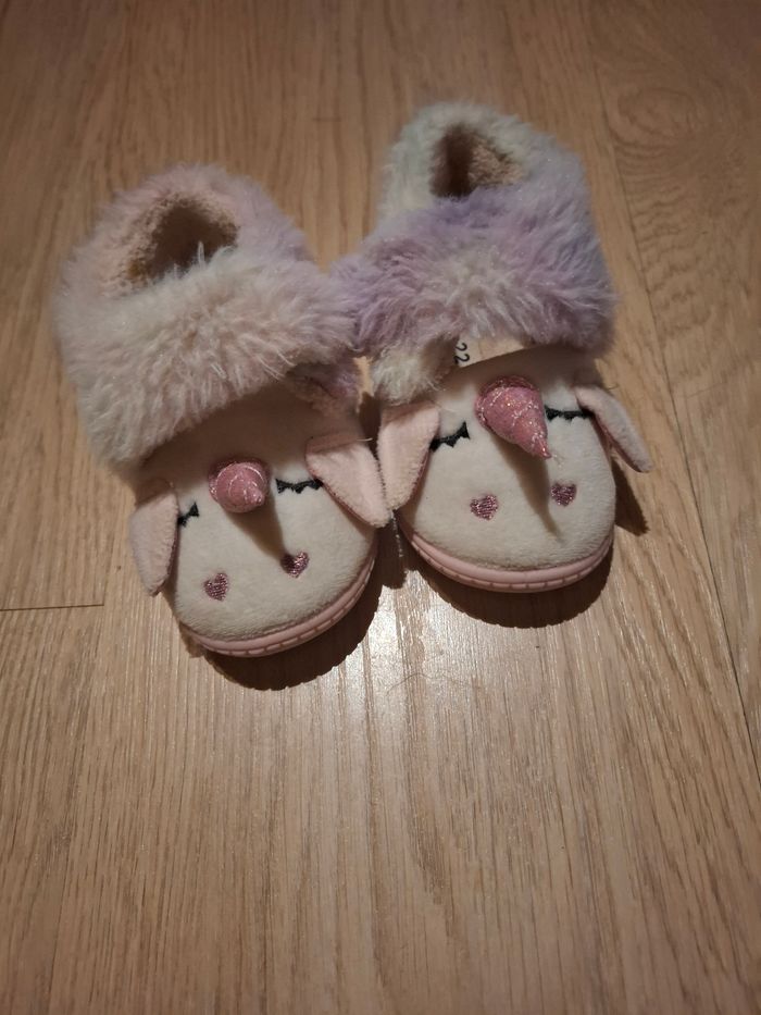 Pantoufle licorne rose taille 22 fille