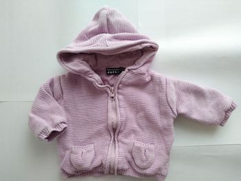 Gilet zippé à capuche Tout Compte Fait taille 12 mois.