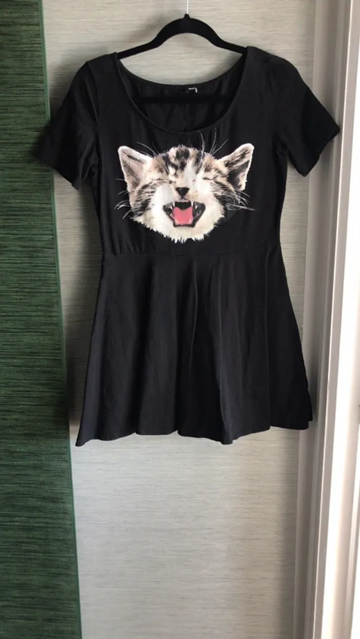 Robe H&M noire avec tête de chat