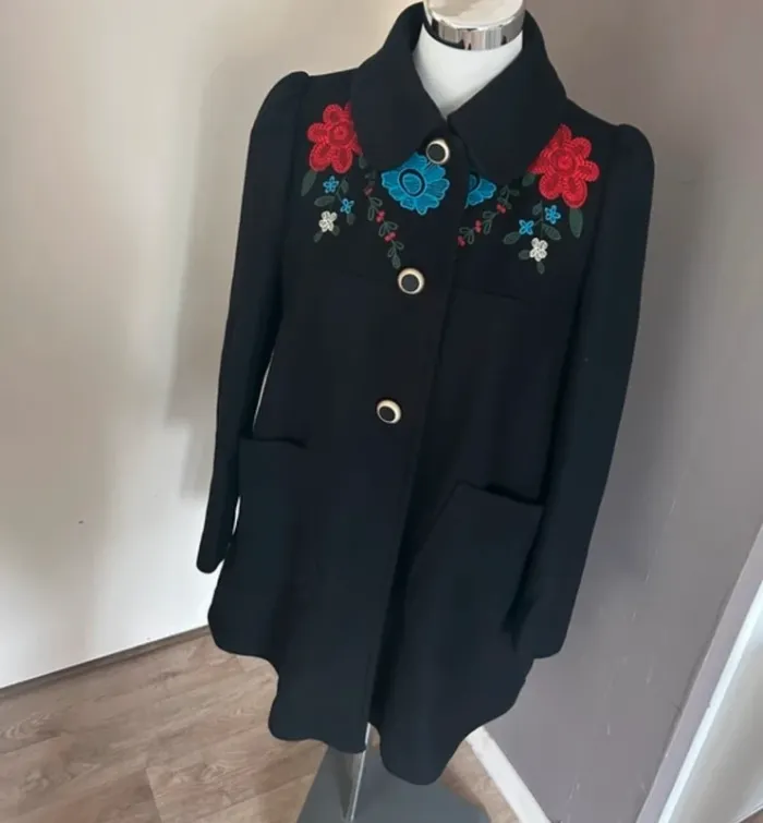 Zara veste ,caban, manteau en laine noire, broderie fleur taille L/40 - photo numéro 2