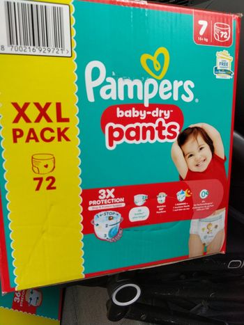 Lot de 2 cartons Pampers pants taille 7