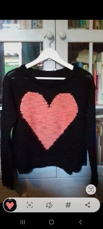 Pull. femme. Cœur.  Noir. Taille 40. New look