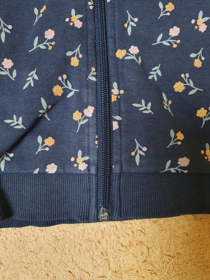 Veste zip a capuche mi-saison fille - 8 ans - kiabi - TBE - photo numéro 4