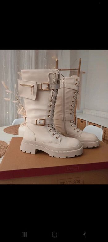 Jolie paire de bottes beige avec zip pointure 38 neuves avec étiquettes 🏷