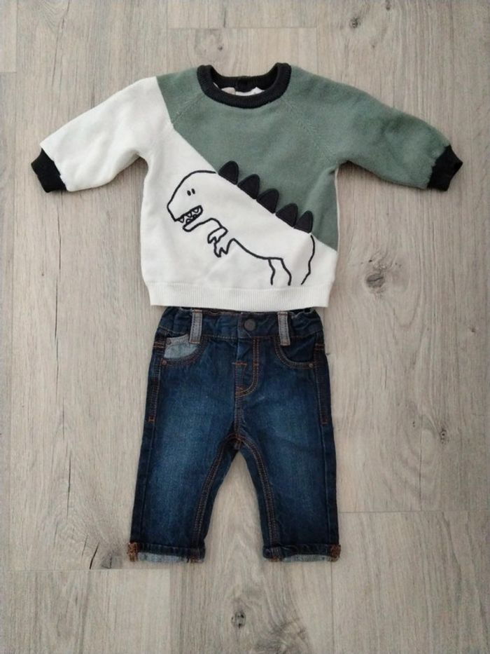 Pull dinausore avec jean