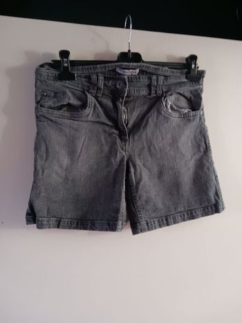 Short gris taille 40