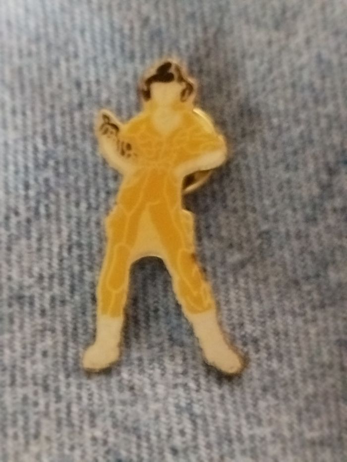 Pin's April O'Neill - Les tortues ninja - photo numéro 2