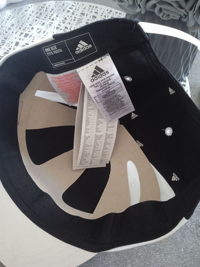 Casquette Adidas blanche et noire mixte OSFY neuve - photo numéro 2