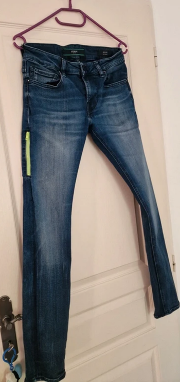 GUESS Miami Skinny – Jean Bleu Iconique Taille 28 – Coupe Ajustée Ultra Tendance