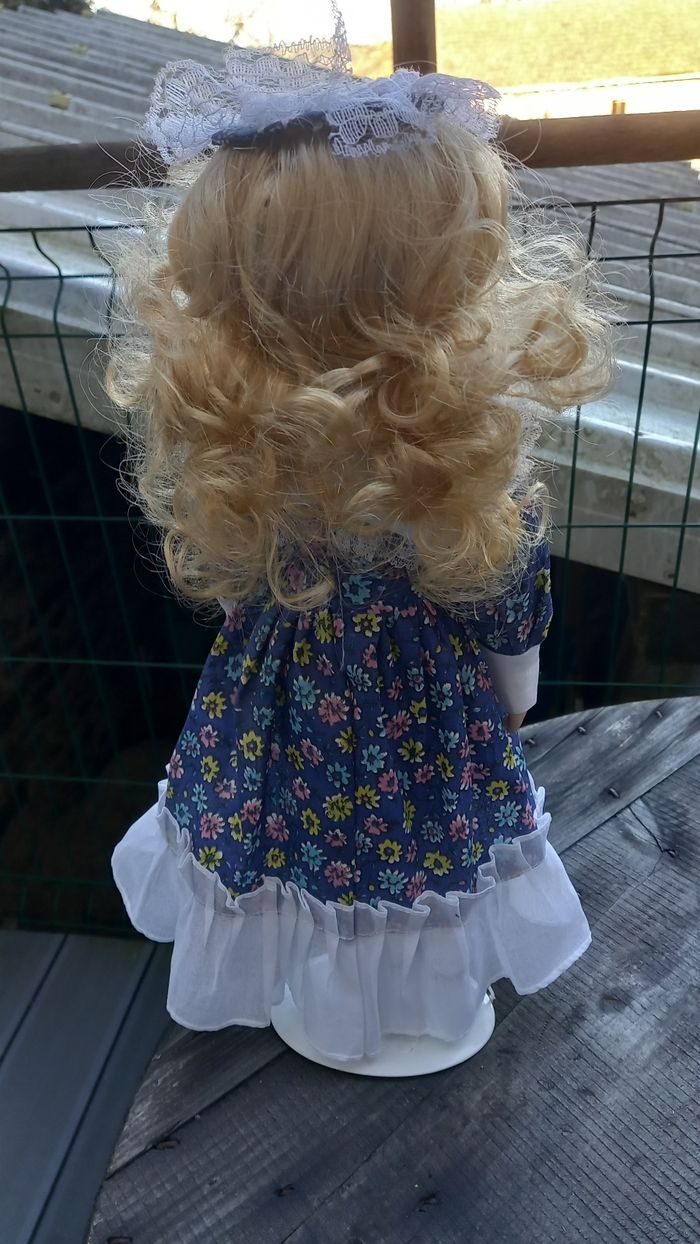 Poupée porcelaine - photo numéro 4