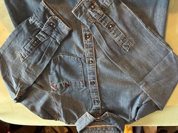 Vends chemise en jeans okaidi 8 ans très bon état 