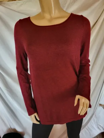 Haut dos avec des nœuds