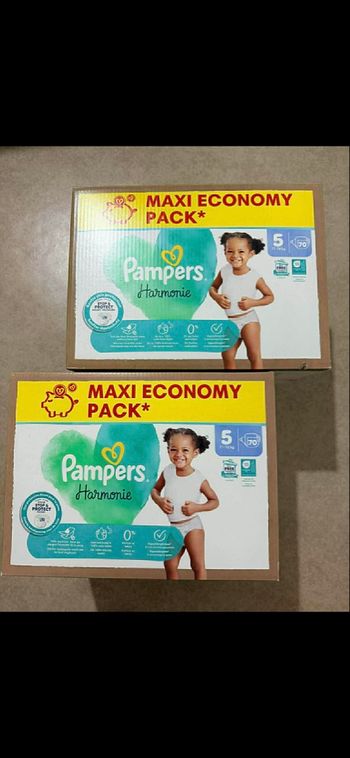 Lot de 2 cartons de couches taille 5 Pampers harmonie 