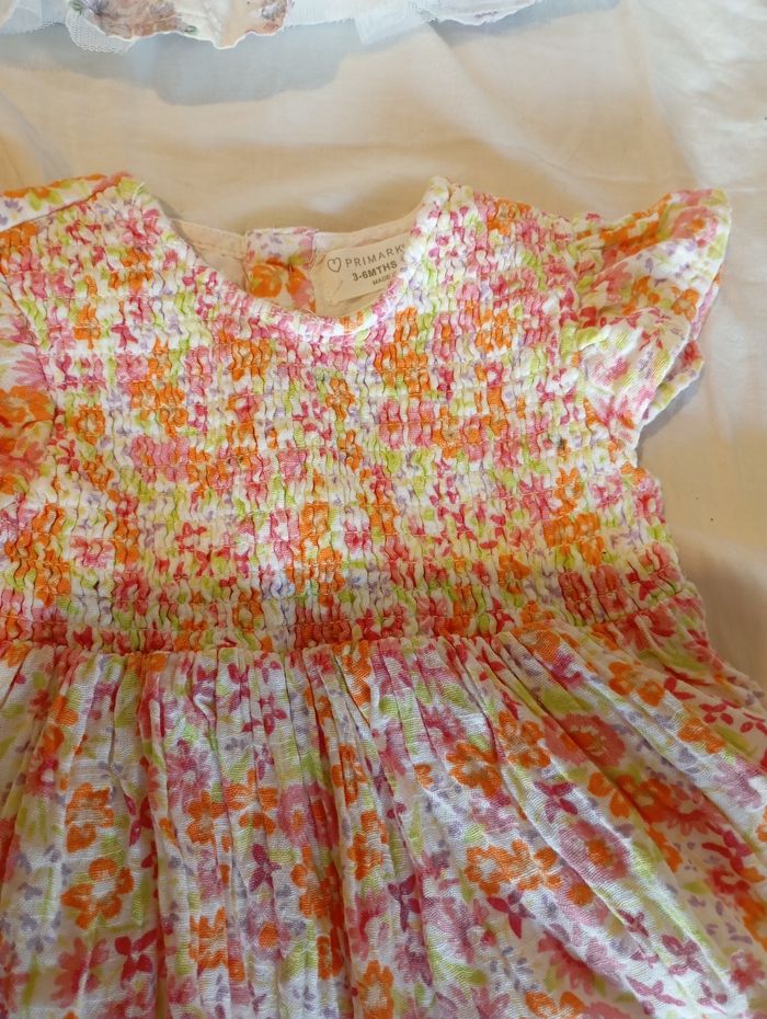 Bonjour je vends lot de 5 vêtements 2 c & a est 2 Primark - photo numéro 2