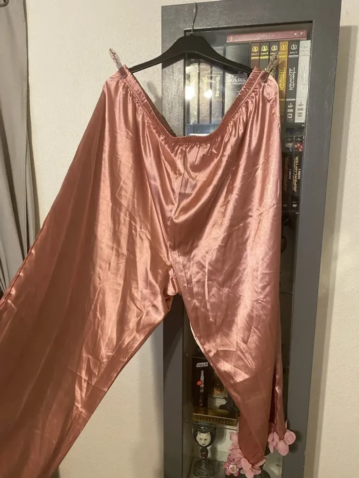 superbe ensemble toucher satin rose pantalon + veste 5 XL neuf - photo numéro 6