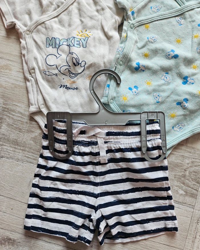 Lot bodys et short 6 mois - photo numéro 2