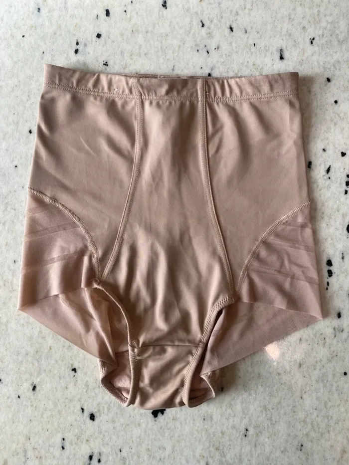 Gaine beige chair Dim