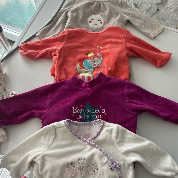 4 pyjamas velours avec pied