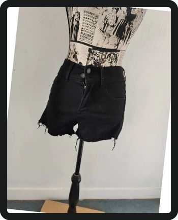 Short noir