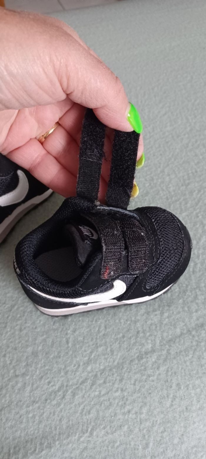 Très jolie petite paire de baskets bébé garçon Pointure 17 - photo numéro 6