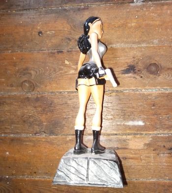 Figurine tomb raider sau