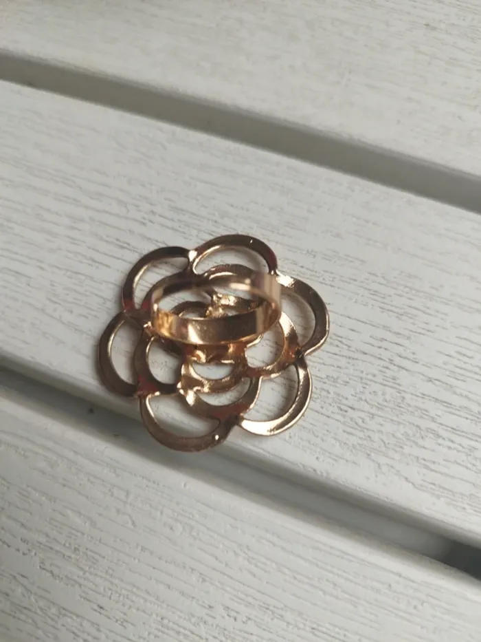Bague fleur dorée ajustable - photo numéro 2