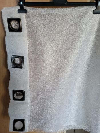 Rideau blanc à œillets 