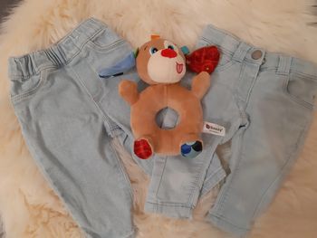 Lot pantalons jean 3 mois
1 Tape à l'oeuil 
1 Tex