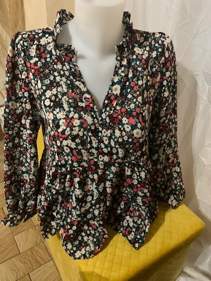 Blouse By One taille S/M fleurie évasée manches longues - photo numéro 2